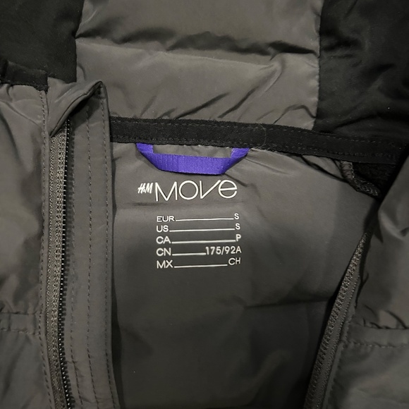 Black sports puffer jacket - Picture 3 of 3